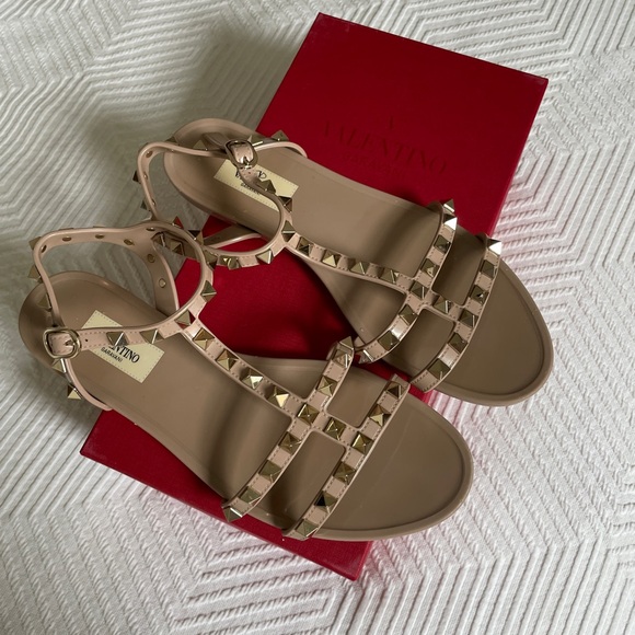 Authentic Valentino Rockstud Sandals in Blush - Picture 5 of 9
